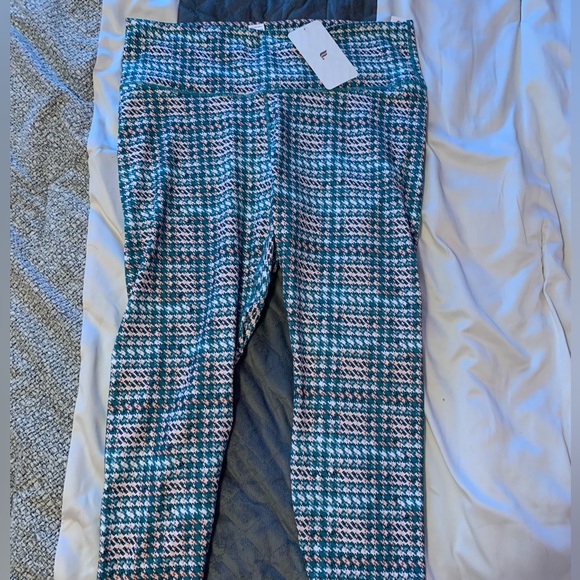 NWT 1X High Waisted FABLETICS Printed PowerHold Leggings - Picture 10 of 11